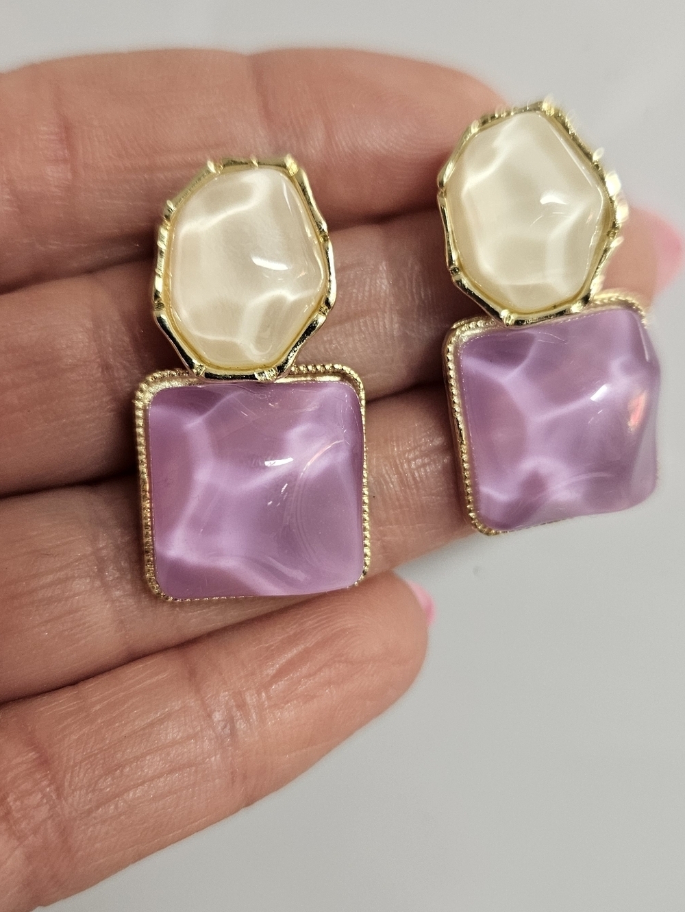 NEW Gold-Tone Lavender and White Drop Earrings